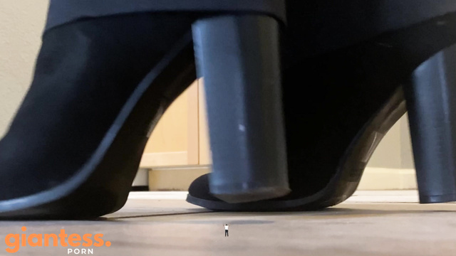 Custom Requests - Giantess Kat Old Tiny Project