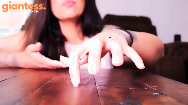 Drea_xoxo - Handsy Giantess