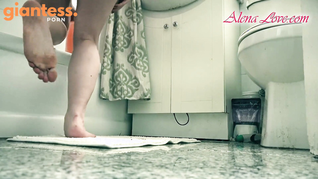 Alena Love - Becca In Bathtub Fast Growth