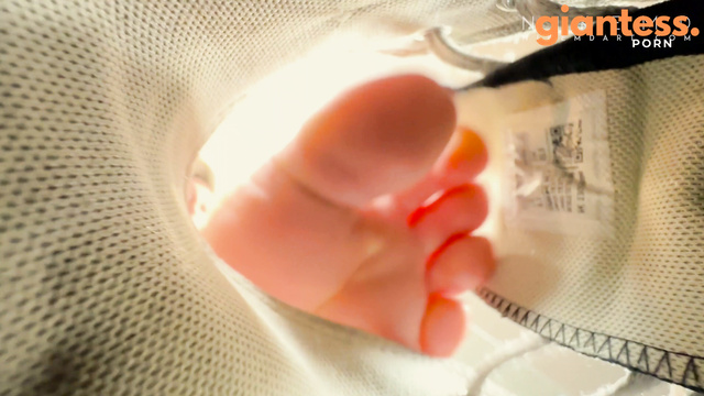 Nikemd - Giantess Sunday Relaxed Barefoot Payback