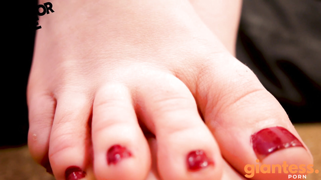 The Eleanor Store - Shrink to Worship My Giant Feet