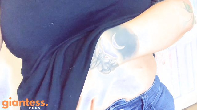 Drea Хoxo - A Little Snack for Giantess