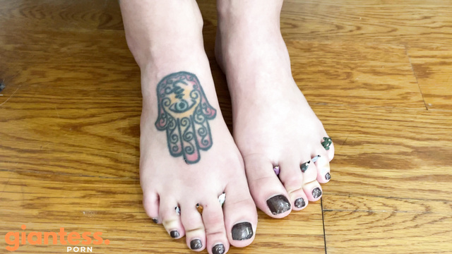 Giantess Requests - ﻿Giantess Eating Tinys Out Of Toes
