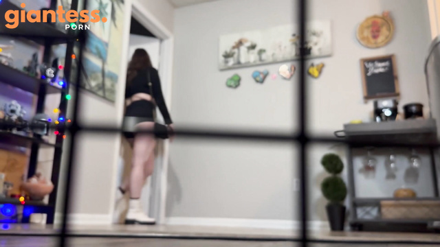 Bbybimbogamer - Sexy Giantess Challenges Her Tiny Prey