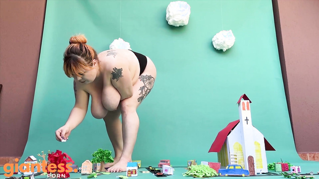 TheRoxanneMiller - Giantess Roxanne Eats Little Townsville Citizens