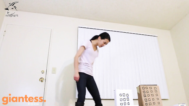 Farager's Giantess - Giantess Leah Unleashed: Casual Destruction Everywhere