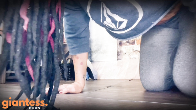 MistressRavenFD - Giantess Catches Tiny Slave Interrupting Her Yoga