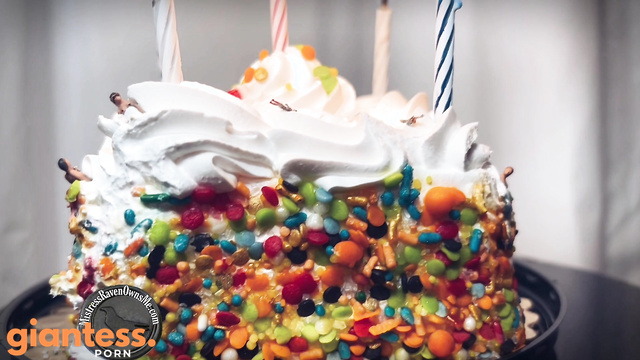 MistressRavenFD - Giantess Celebrates Her Birthday with a Happy Cake