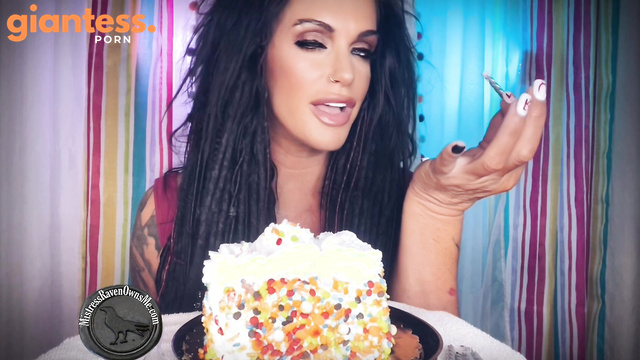 MistressRavenFD - Giantess Celebrates Her Birthday with a Happy Cake
