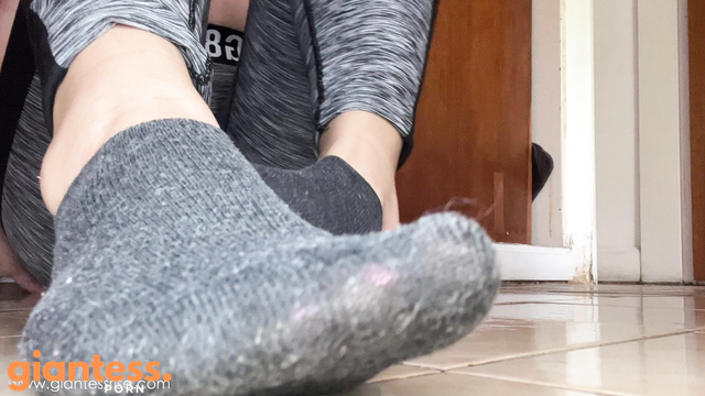 Rise of the Giantess - Watch Latina Giantess Gabriella Use Her Shrink Ray