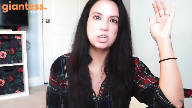 Clips by Drea - The Hungry Giantess Faces an Unexpected Attack