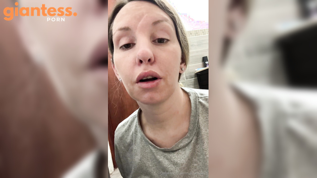 Late Night Without Makeup: Giantess Teasing Her Big Asshole