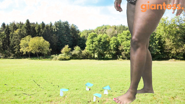 Giantess MXDominion Crush