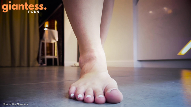 Rise of the Giantess - Getting Back at My Boyfriend with the Power of Giantess Gabriella
