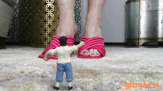 Maria Moore - Giantess Finds Her Little Boy After Returning Home