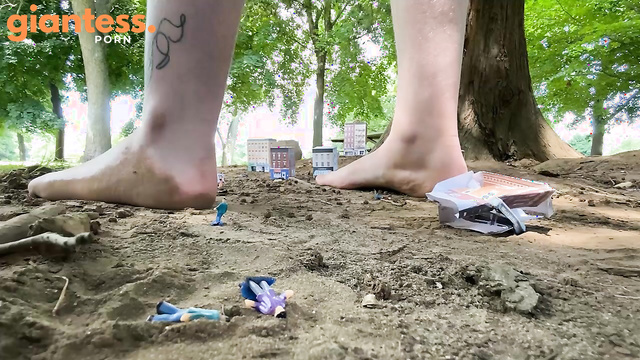 Canadian Giantess - Extermination Continues: Giantess Taren Reign Destroying Everyone Part 2