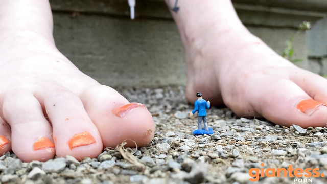 Canadian Giantess - Mansion Trembles Under the Giantess Rebel’s Unaware Steps