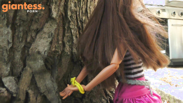 Canadian Giantess - Rescue and Repeated Crushing: Amazon Lisa Lusche Saves Her Friends