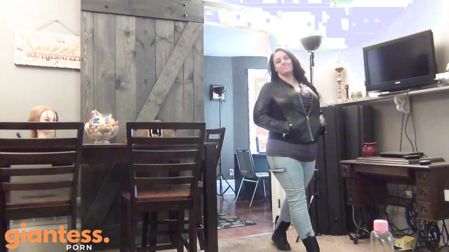 Southern Giantess - Sweaty Tease from Giant Barefoot Step-Mama Jill