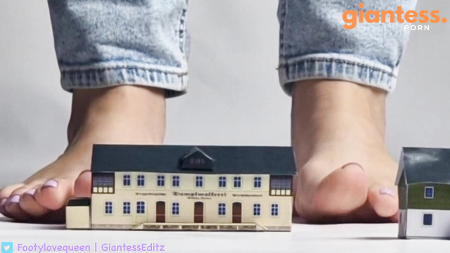 Giantess FootyQueen - Suddenly, Her Soles Moves Toward the Destruction of the City Part 1