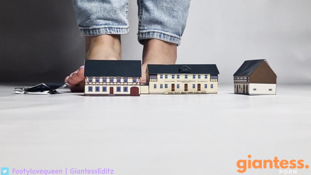 Giantess FootyQueen - Suddenly, Her Soles Moves Toward the Destruction of the City Part 1