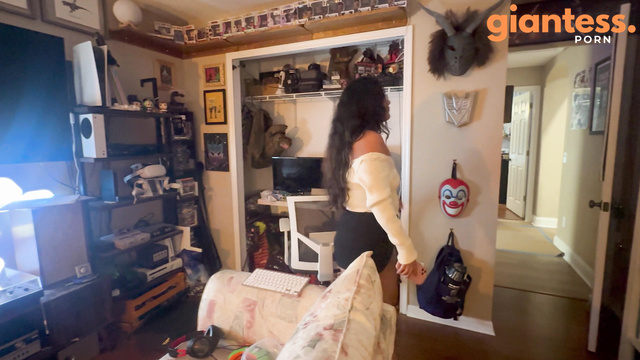 WorldUnseenFilms - Giantess Eliza Obliterates Tinies Without a Clue