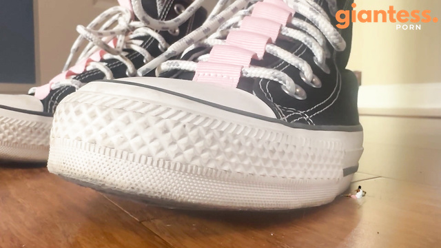 Scarlett Vamp - The Annoying Brother Who Hide From Giantess Sneakers