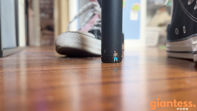 Scarlett Vamp - The Annoying Brother Who Hide From Giantess Sneakers
