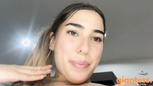 Giantess Gabriella Shrinking