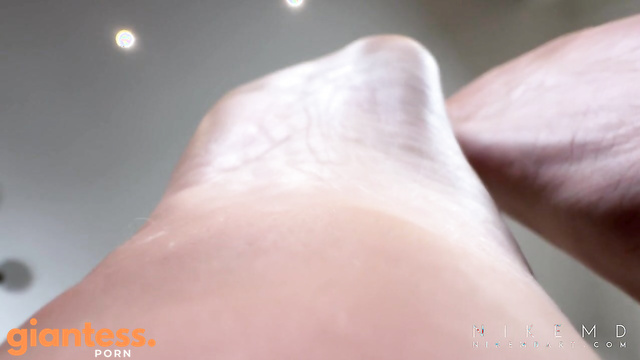 Nikemd - Unaware Giantess Kristiana Spots a Bug in Her Home Slippers