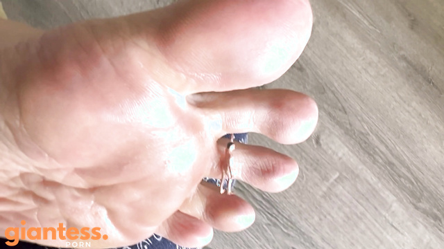 Brianna Kelly - Foot Worship And Cleaning: The Tiny’s Special Job