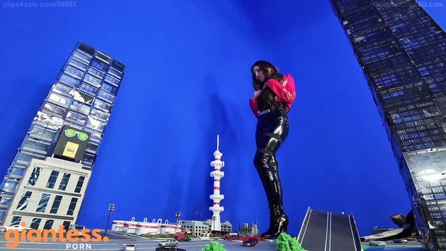 Media Impact Customs - Giantess Cali Logan Underestimates Her Own Power