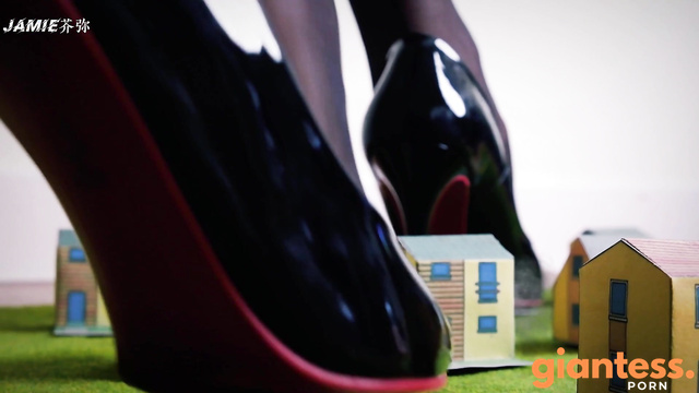 Jamie Feet - Giantess Have Plan to Overwhelm and Clear The Little City