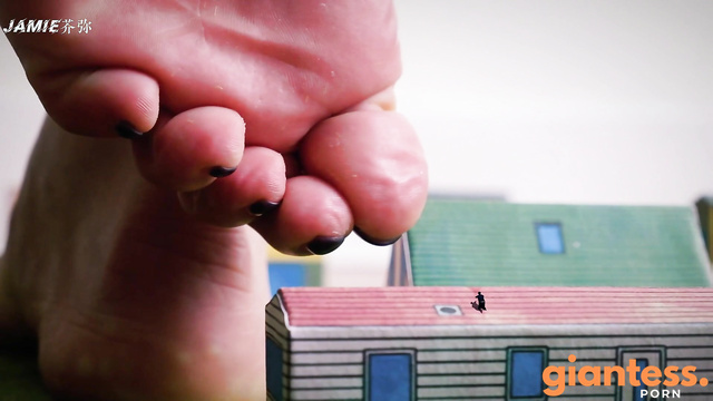 Jamie Feet - Giantess Have Plan to Overwhelm and Clear The Little City