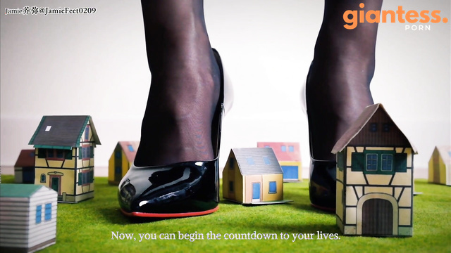 Jamie Feet - City in Chaos: Giantess in Pantyhose Executes Her Cleanup Plan