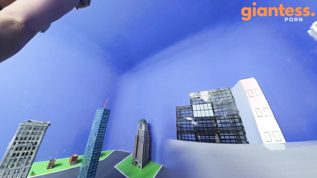Media Impact Customs - Giantess Keri Spectrum Needs Love From Tiny City