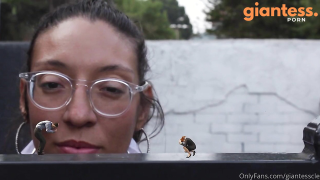 Giantess Cleo Plays With a Bug And Flaunts Her Feet