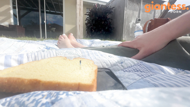 WorldUnseenFilms - Watch How Giantess Scarlett On Sunday Picnic Eating