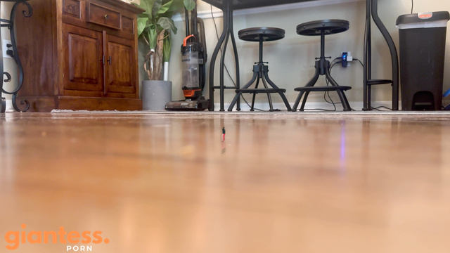 WorldUnseenFilms - Giant Scarlett Babysits and Has Fun While Enjoying Her Meal