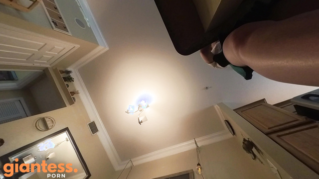 WorldUnseenFilms - Giant Scarlett Babysits and Has Fun While Enjoying Her Meal