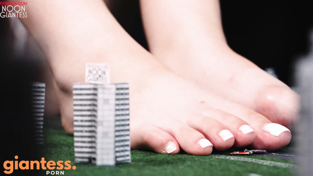 Giantess Noon - While City Burns, The Giantess Feasts on Our Cries