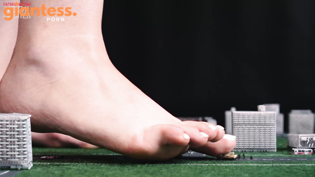 Giantess Noon - While City Burns, The Giantess Feasts on Our Cries