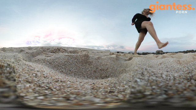 Giantess Loryelle - Waves Brought Me To Her: The Lonely Giantess Island
