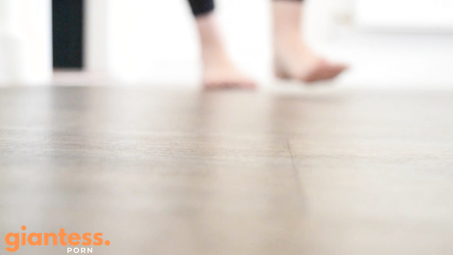 Tinyhybrid - Barefoot Giantess Accidentally Smashed Her Tiny Boyfriend