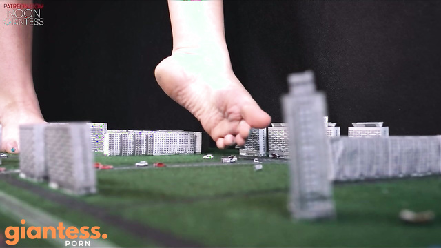 Giantess Noon - The Giantess’s Walk: An Endless Night, No Surprise to Be Seen