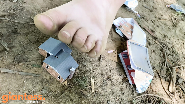 Canadian Giantess - Giantess Taren The Exterminator Of Little Town Part 4