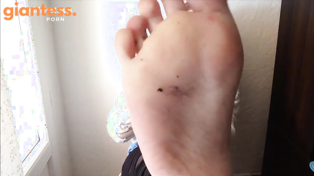 French Girls Feet - Giantess Unaware Shaking Her Dirty Feet While Reading Book
