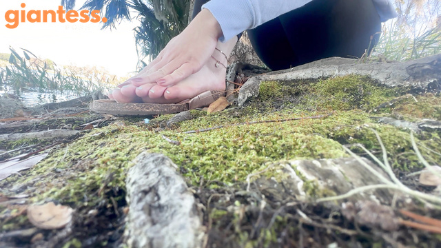 WorldUnseenFilms - Big Moments With a Tiny Fan: Goddess Scarlett's Chill Day Out