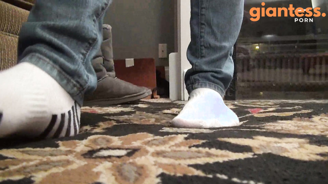 ASGF Studios - Giantess Shows Horrible Behavior While Talking on The Phone