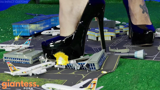 Media Impact Customs - New Mega Giantess MILF Cali Eating Citizens